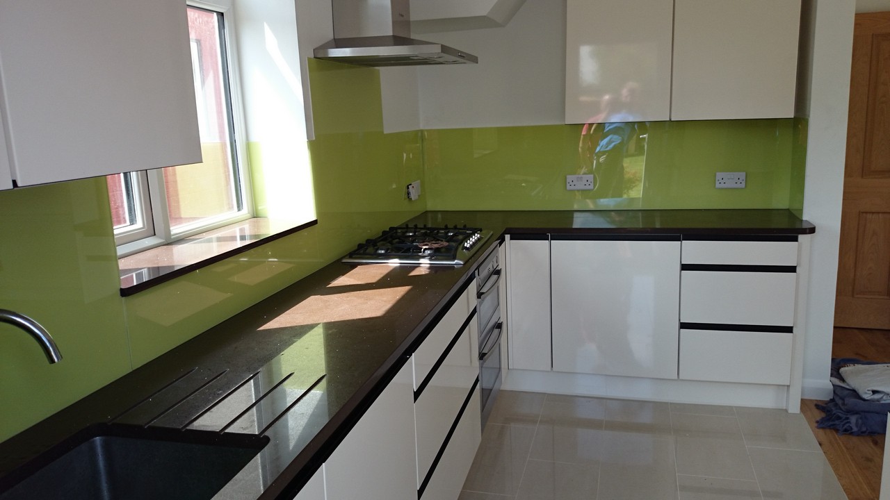 Lime green glass kitchen splashback installed by Luton glaziers
